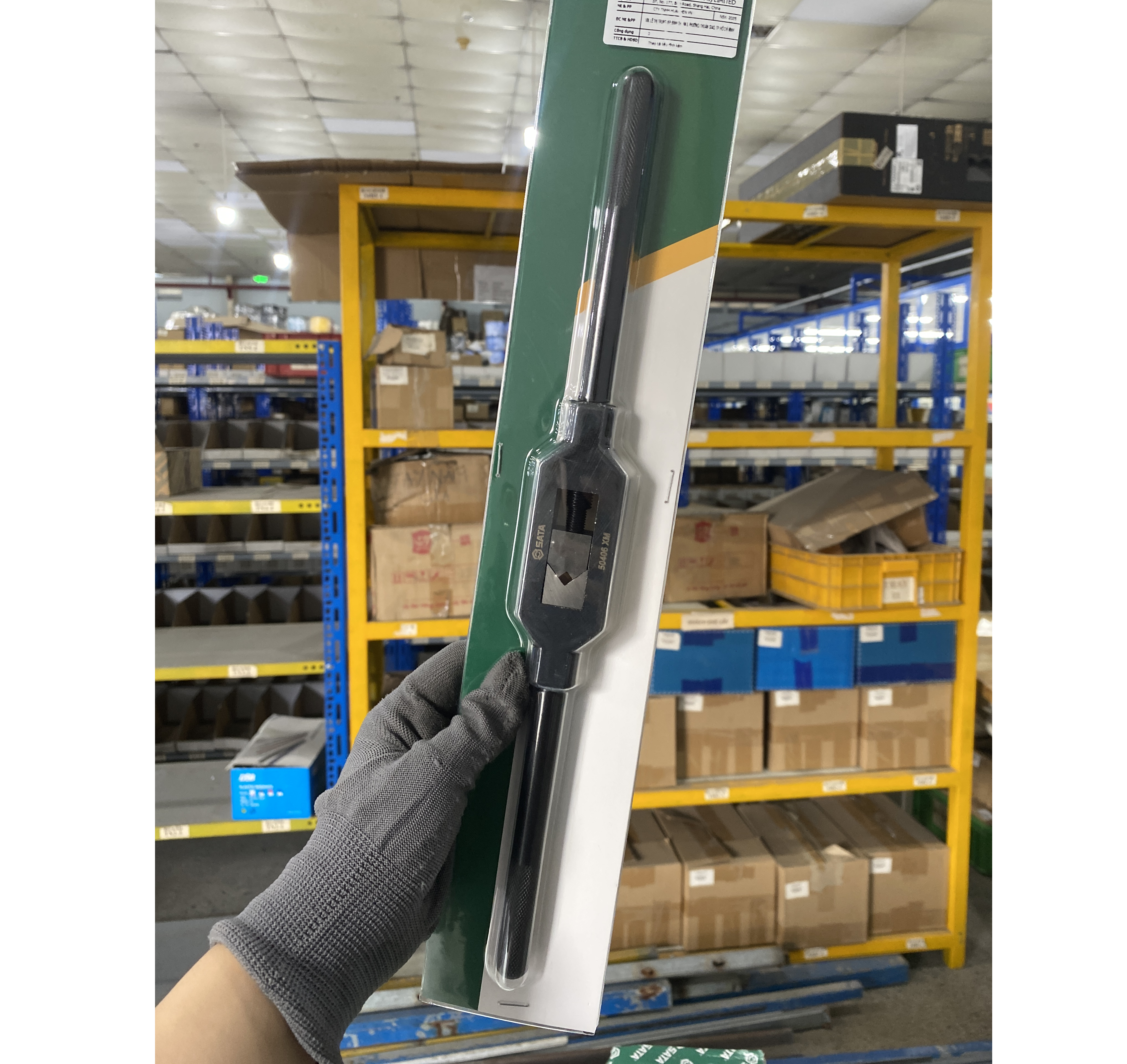 Tay Vặn Kep Mũi Taro Đầu Vuông M5-M20 SATA 50406