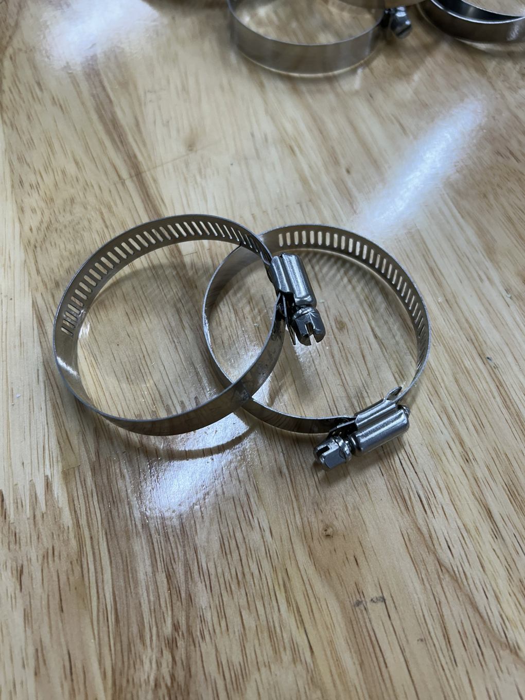 Cổ Dê Vặn Vít Inox 201 Cho Ống Từ 40-63mm