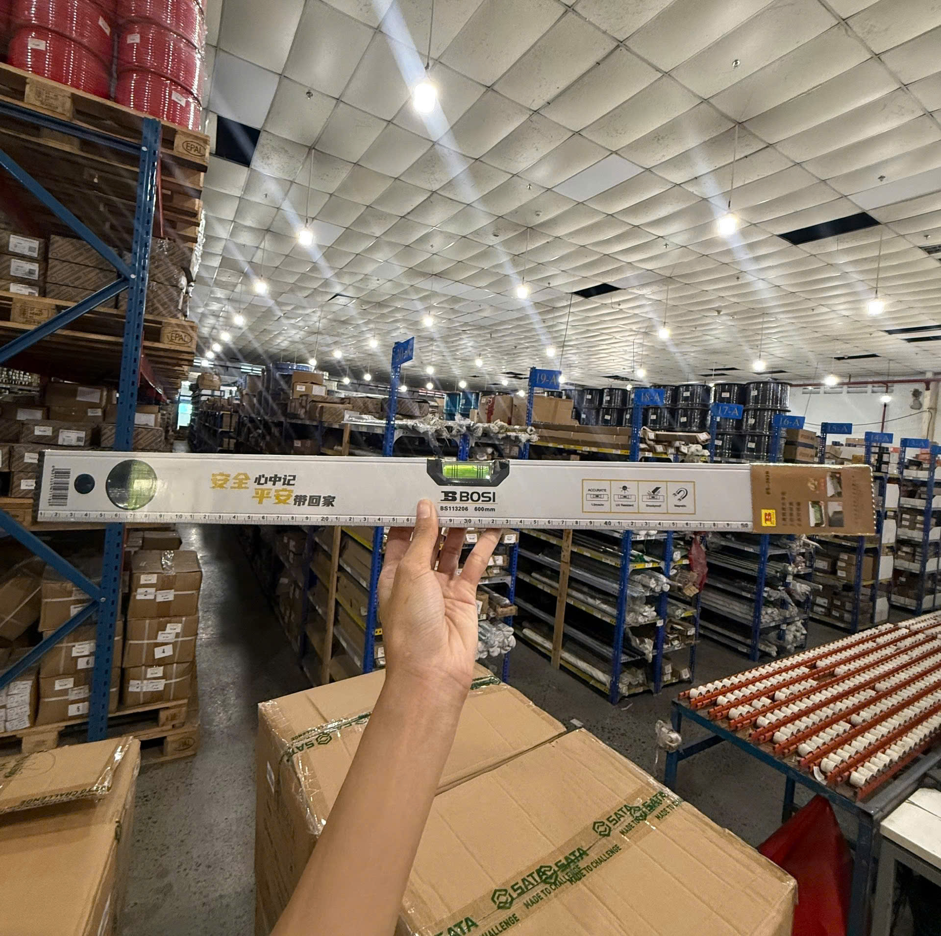 Thước Thủy Nhôm Nam Châm 600 mm Bosi BS113206