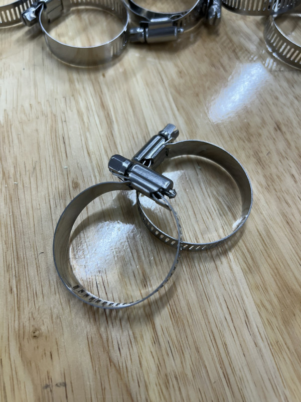 Cổ Dê Vặn Vít Inox 201 Cho Ống Từ 21-44mm