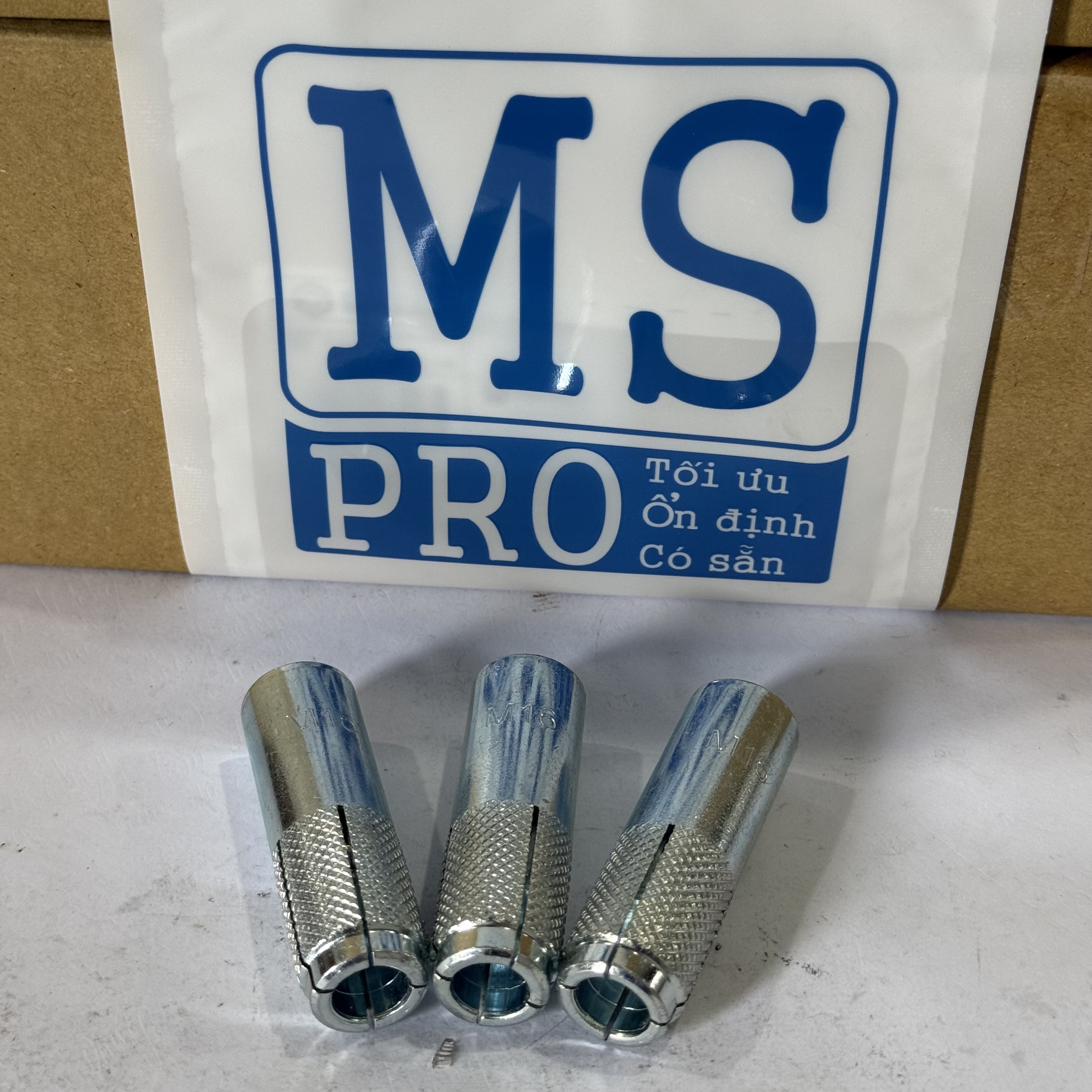 Tắc Kê Đạn Thép Mạ Kẽm M16