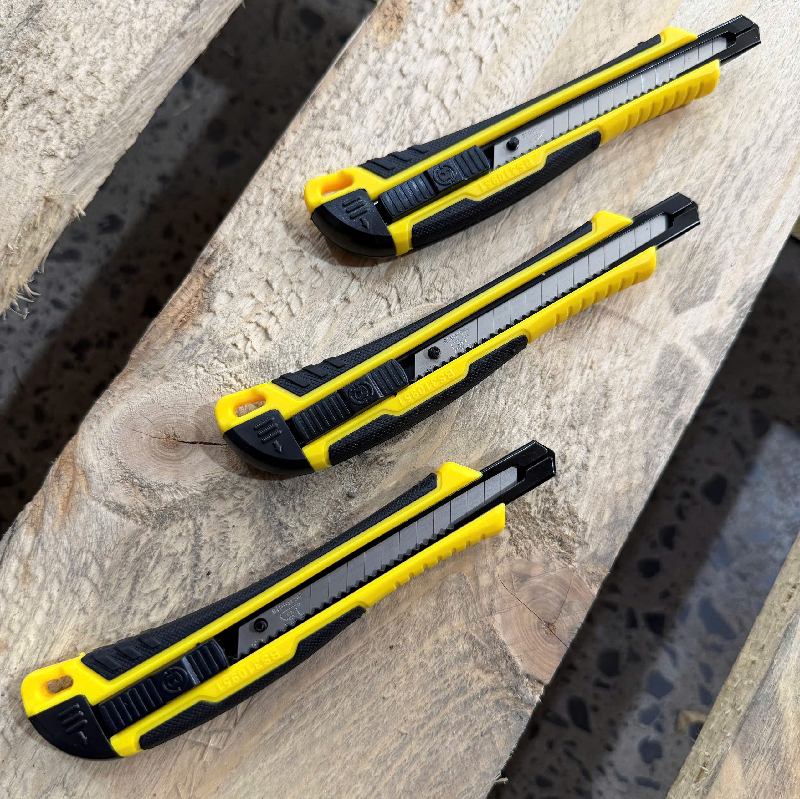 Dao Rọc Giấy Bản Nhỏ 9 mm Dài 136 mm Bosi BS310951