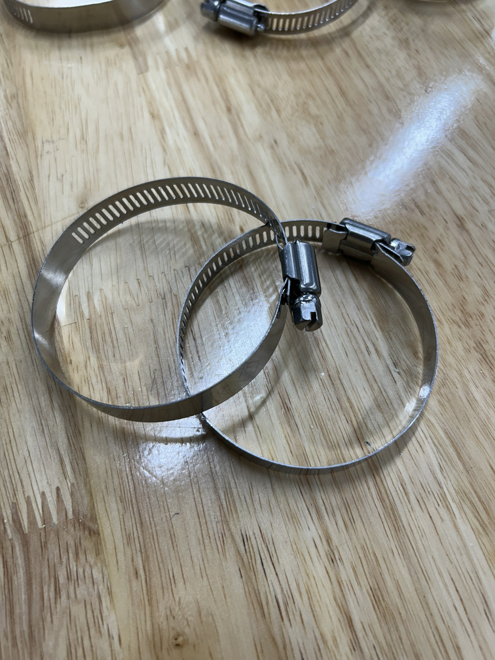 Cổ Dê Vặn Vít Inox 201 Cho Ống Từ 52-76mm