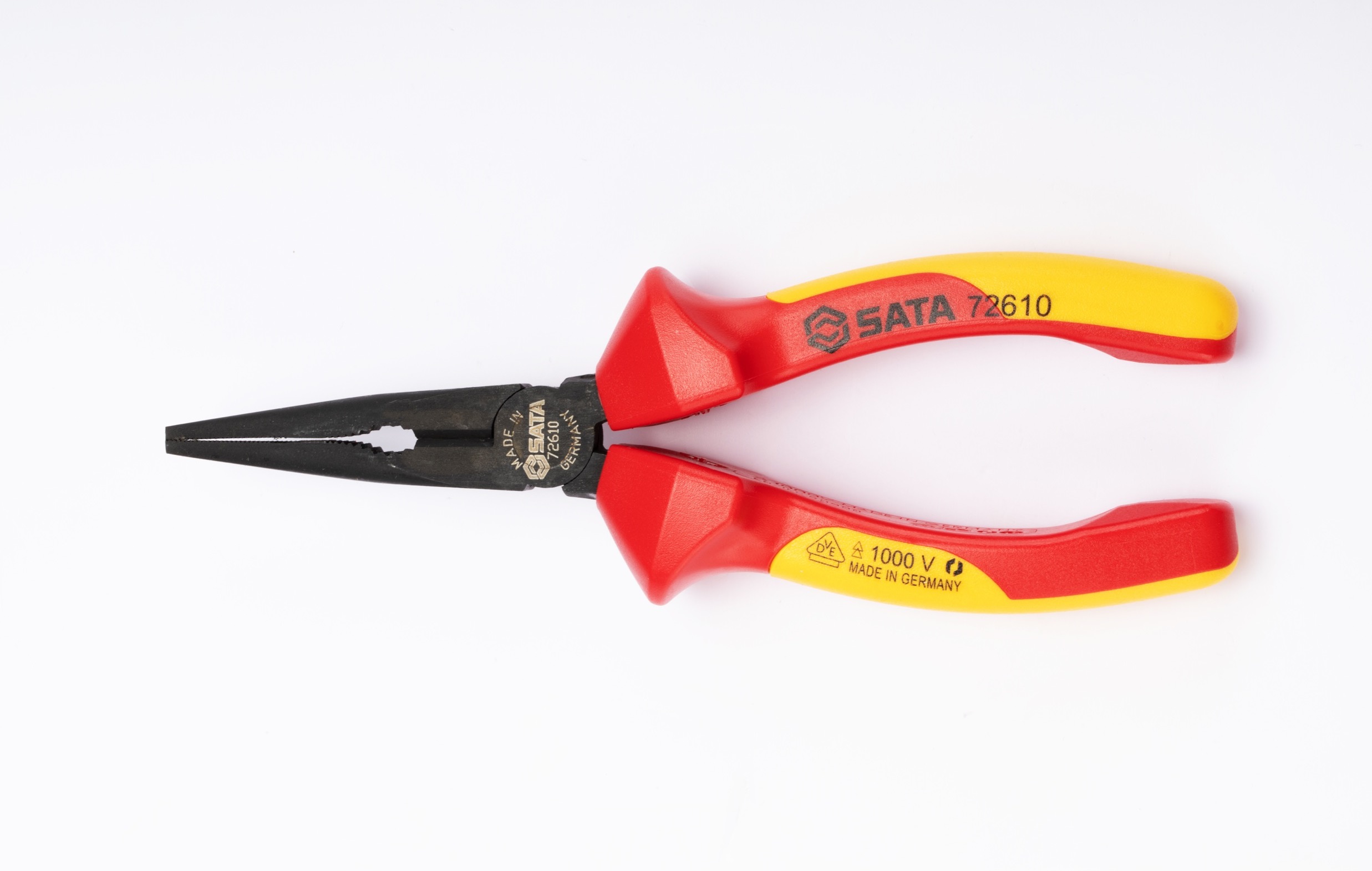 Kìm Mũi Nhọn Cách Điện G Series 8" SATA 72611