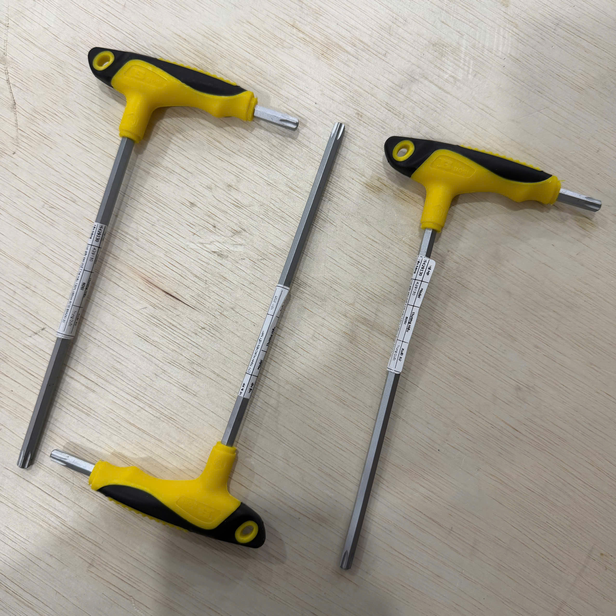 Lục Giác Hoa Thị Chữ T Hai Màu T30x185 mm Bosi BS429130