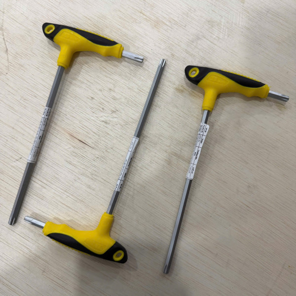 Lục Giác Hoa Thị Chữ T Hai Màu T30x185 mm Bosi BS429130