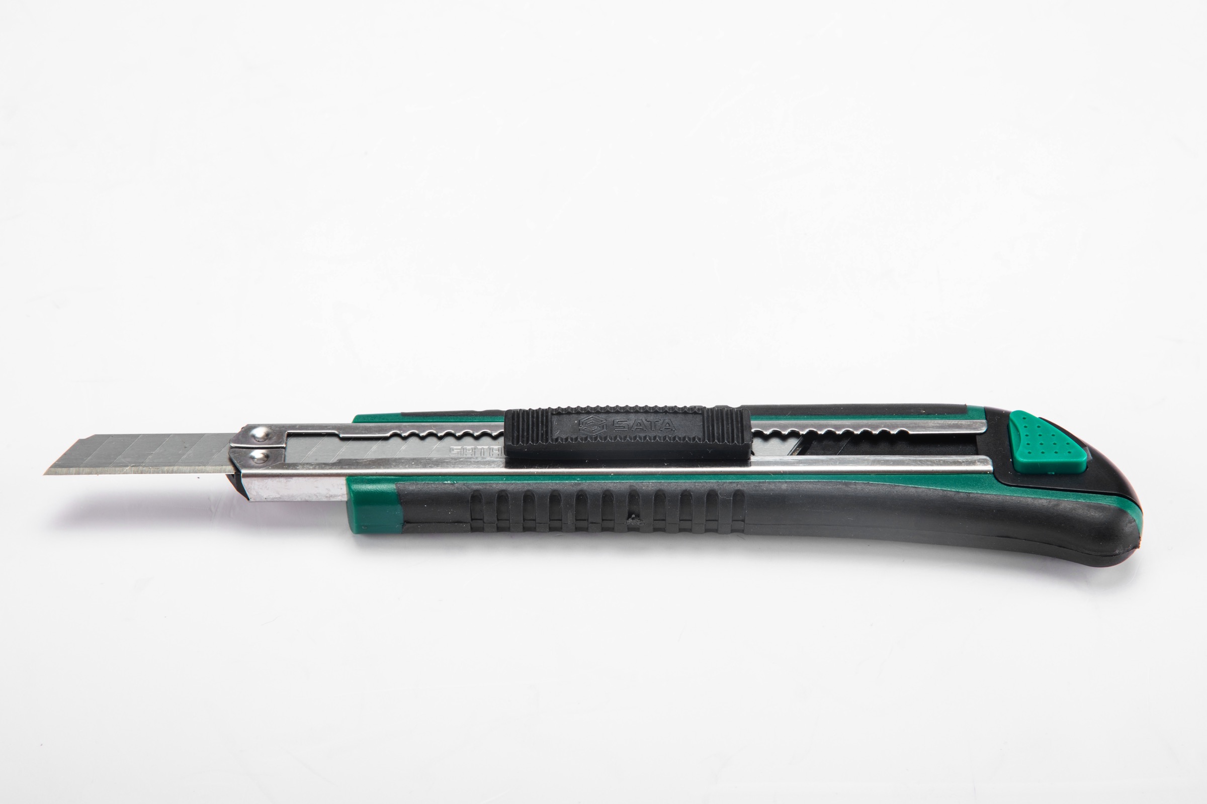 Dao Rọc Giấy Cán Bọc Cao Su 9×80 mm SATA 93427